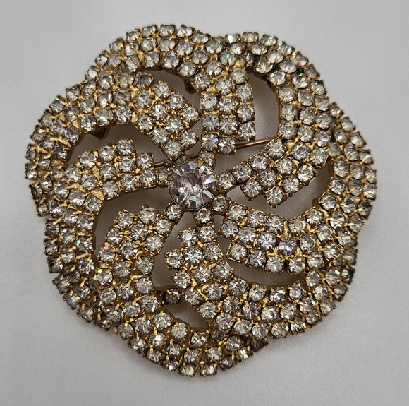 VINTAGE 3D Prong Set Rhinestone Swirl Pinwheel Large Brooch Pin - Picture 3 of 7